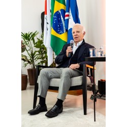 Fundador de O Boticário inspira plateia com lições de vida e empreendedorismo na 8ª Semana Empresarial da Acicla